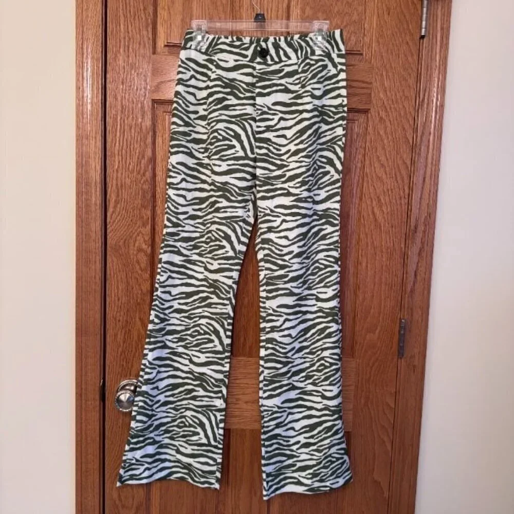 SHEIN Women's Zebra Print Flare Pants Green Size S Casual Stylish NWOT
